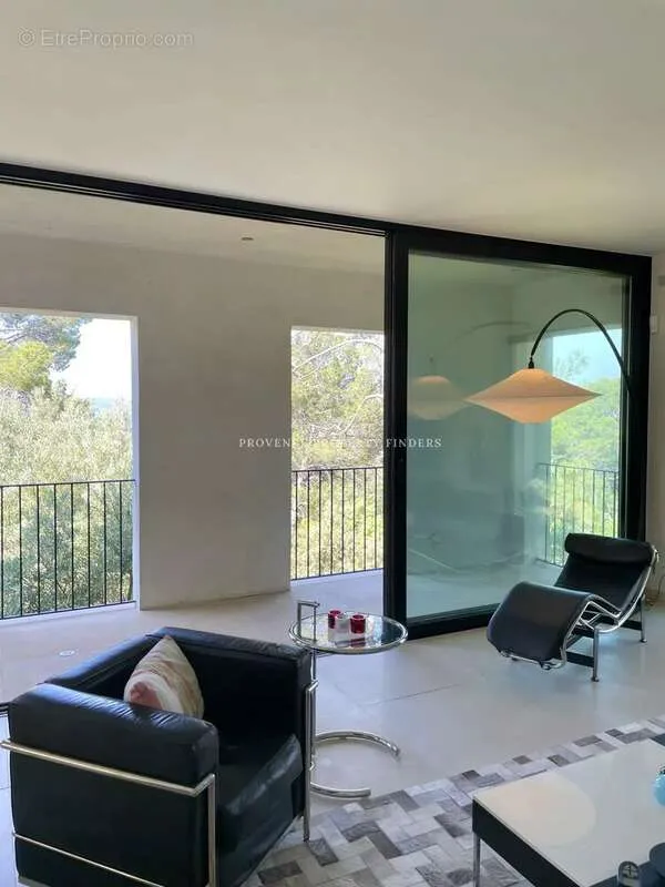 Séjour - Villa Contemporaine avec Vue Panoramique à Lorgues