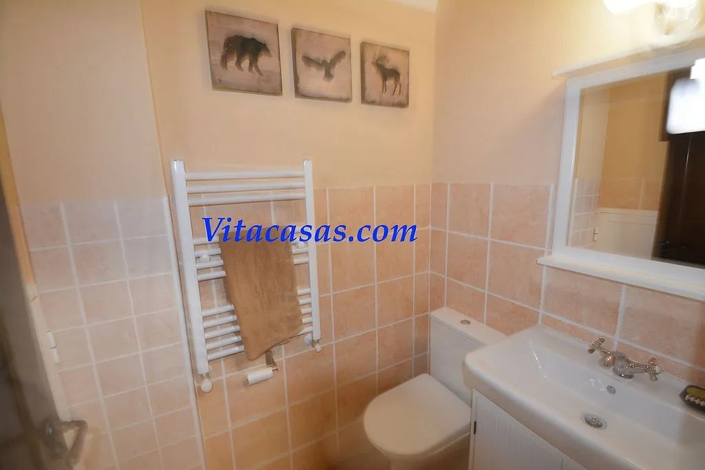 Vannitoad - Rustic Chalet with Pool in Robledillo de Mohernando