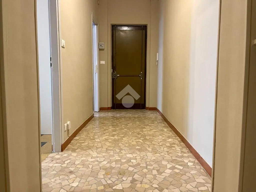 Esik - Student Flat with Balcony in Torino