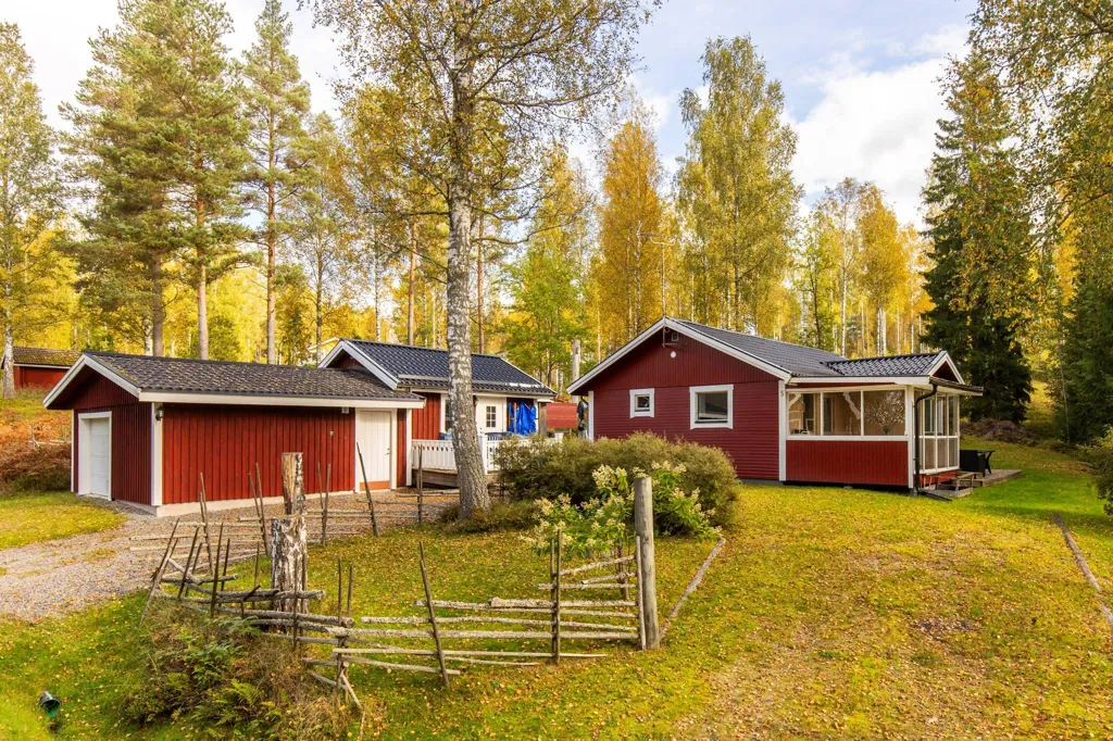 Välivaade - Charming Cottage with Lake View in Örebro