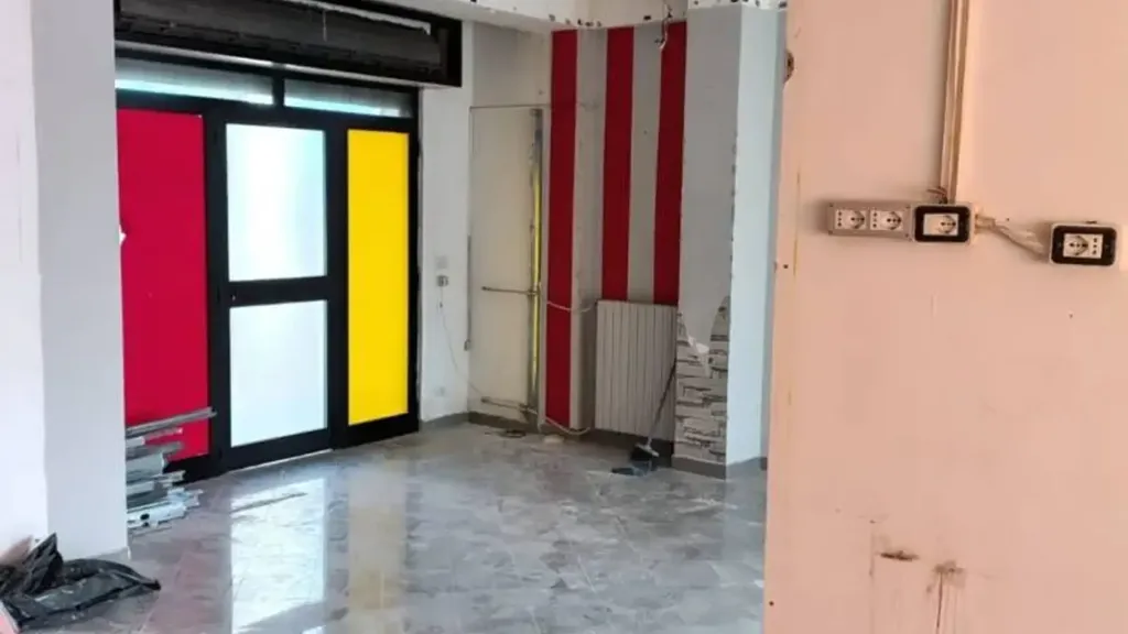 Esik - Two-Bedroom Apartment with Balcony in Avellino