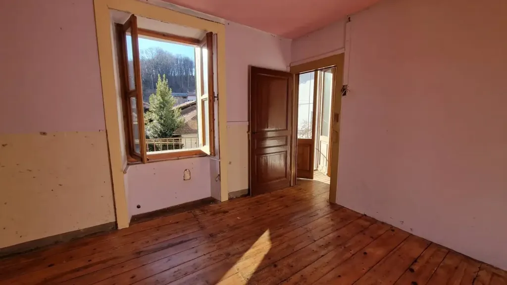 Toad - Terratetto with Private Courtyard in Varallo