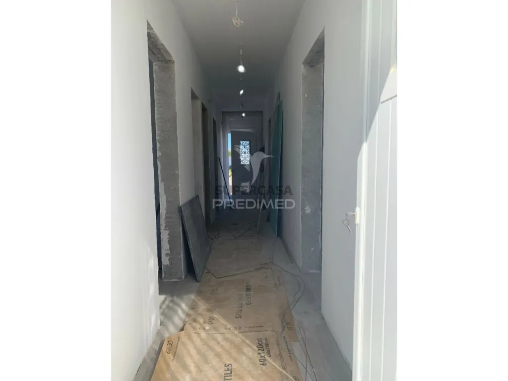 Esik - Fully Refurbished T3 House in Couço