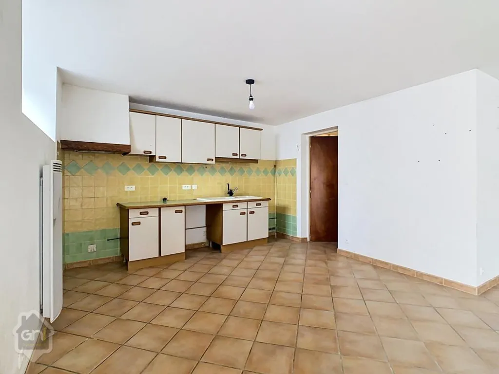 Cuisine - Maison de Village avec Cour et Terrasse à Senas