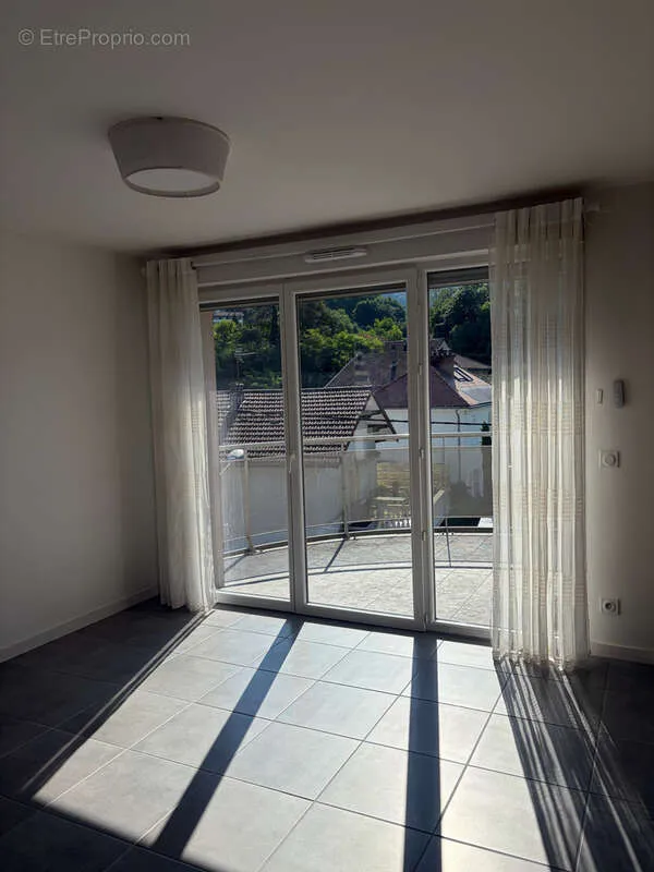 Rooms - Apartment with Terrace in Vizille