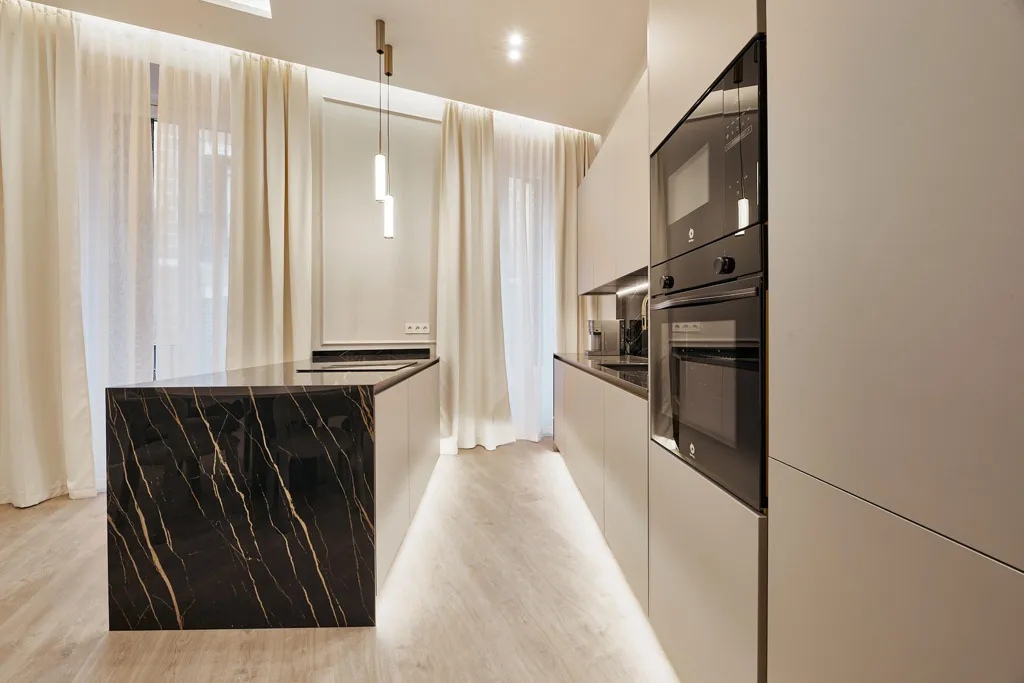 Köök - Transforming Flat with Balconies in Madrid