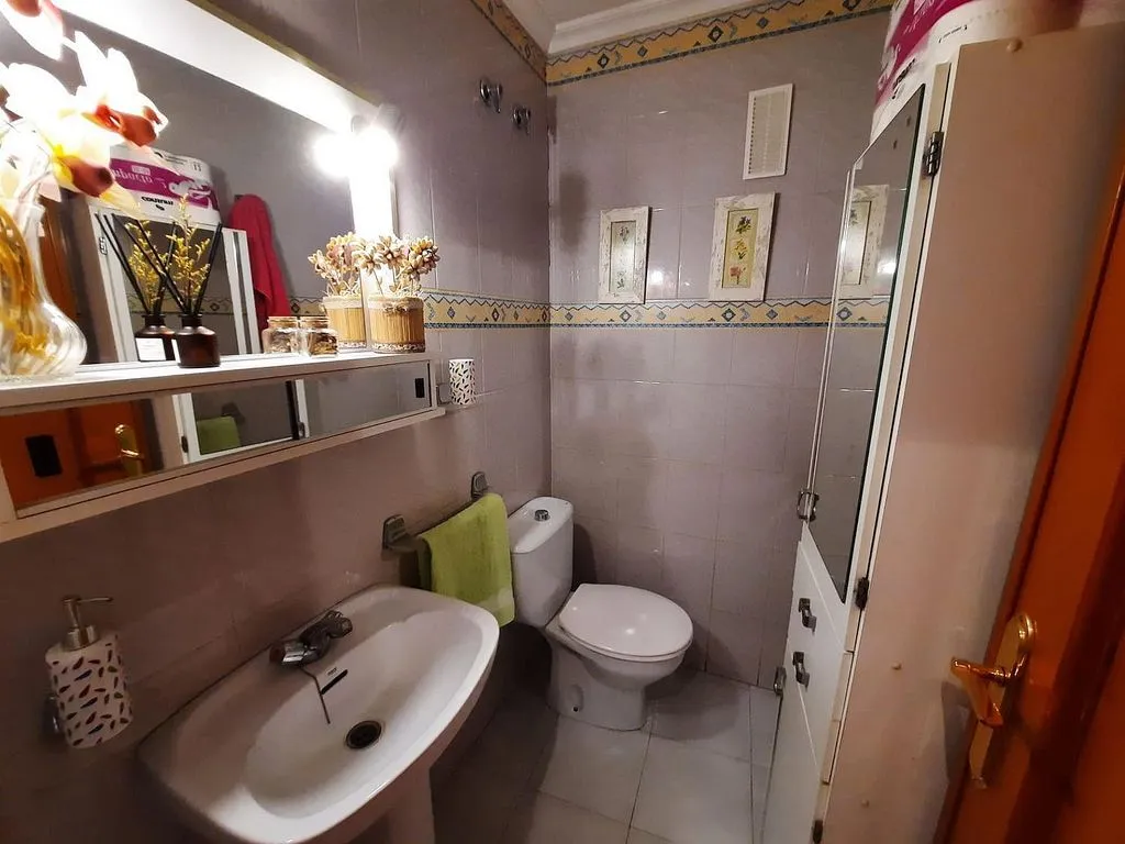 Salles de bain - Apartment with Garage and Air Conditioning in Almansa