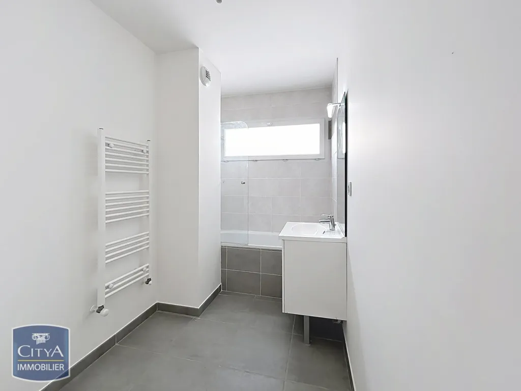 Salles de bain - Appartement 3 pièces avec patios au Cannet