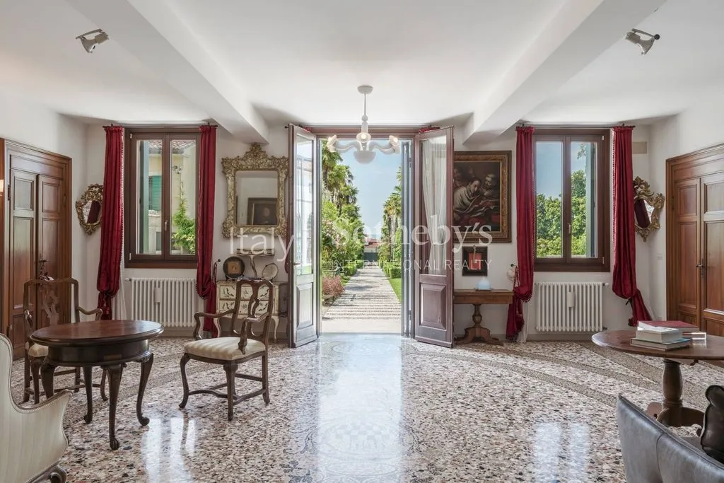 Elutuba - Neoclassical Villa with Park in Vittorio Veneto