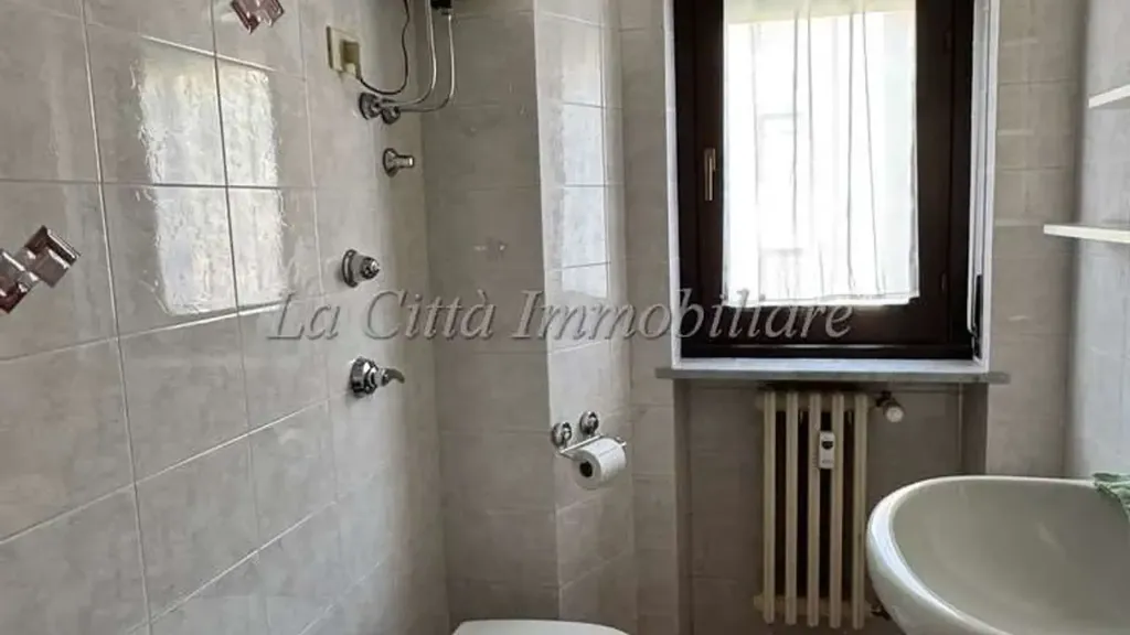 Salles de bain - Armed Trilocale with Balcony in Novara