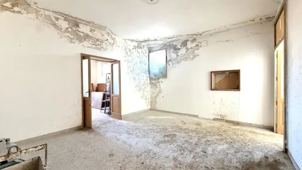 Pièces - Period Flat with Balcony in Cosenza Centre