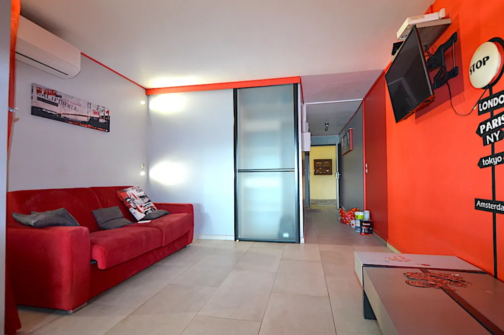 Séjour - Appartement Moderne avec Jardin à la Marina