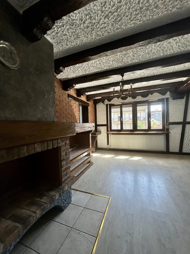 Elutuba - 3-Bedroom Flat with Courtyard View in Lingolsheim