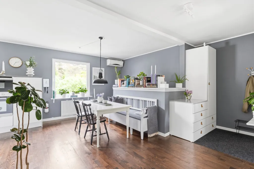 Dining Room - Family-Friendly Semi-Detached House in Taberg