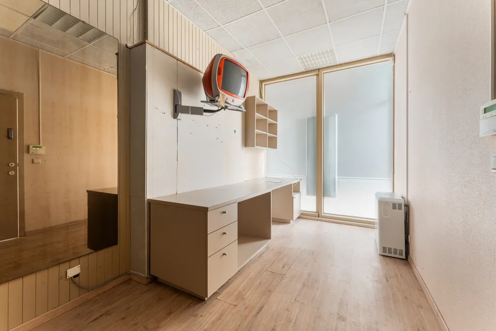 Kabinet - Commercial Ground Floor in De Panne
