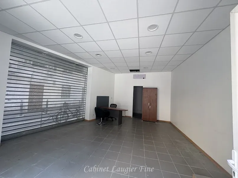 Kabinet - Commercial Space with Vitrine in Marseille 6ème