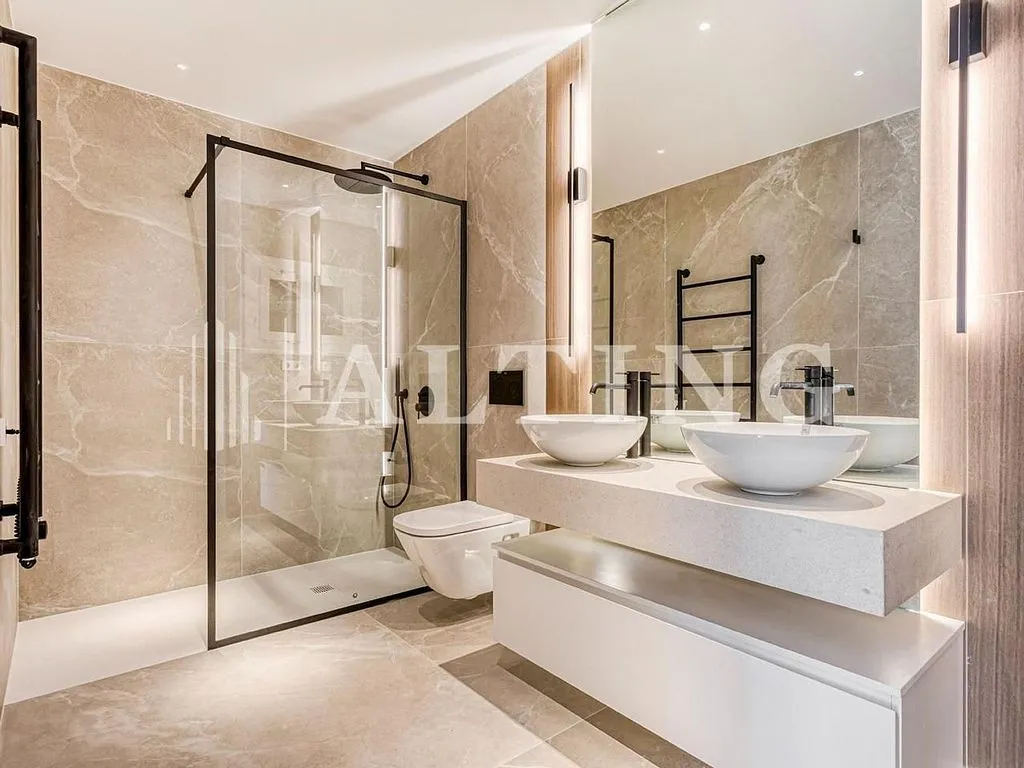 Bathrooms - Reformed Apartment with Terrace in Barcelona
