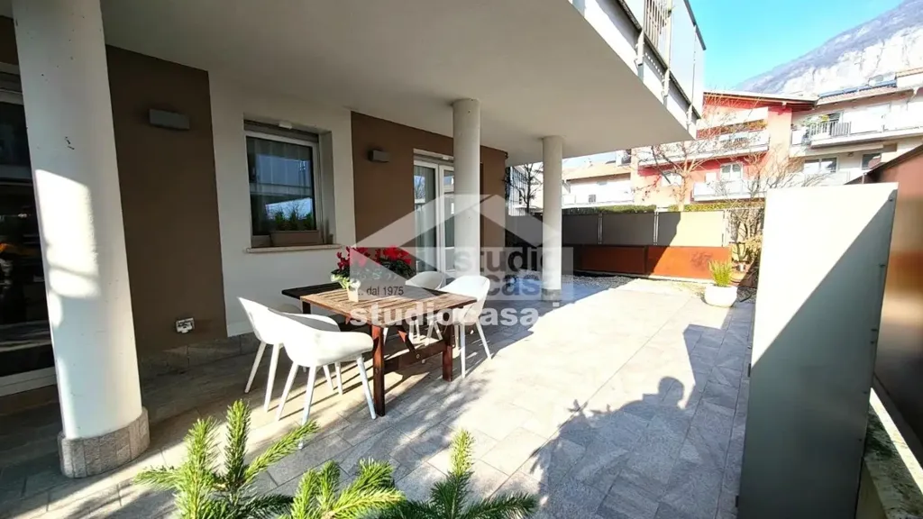 Terrasse - Ground Floor Apartment with Garden in Mori
