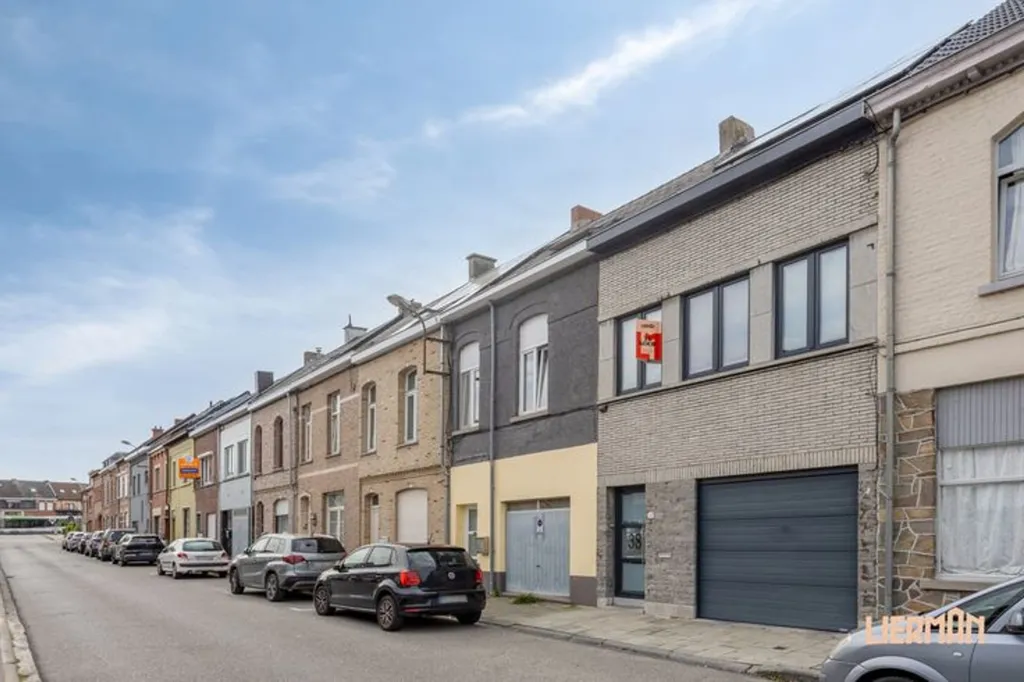 Välivaade - House with Garden and Solar Panels in Aalst