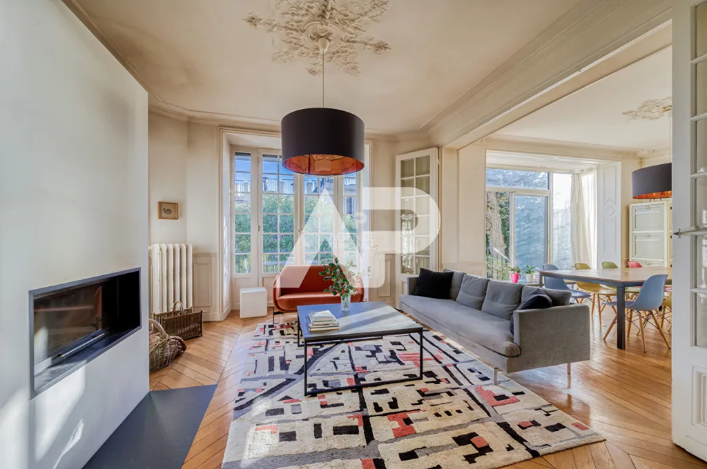 Elutuba - Charming Demeure with Garden in Sevres Rive Droite