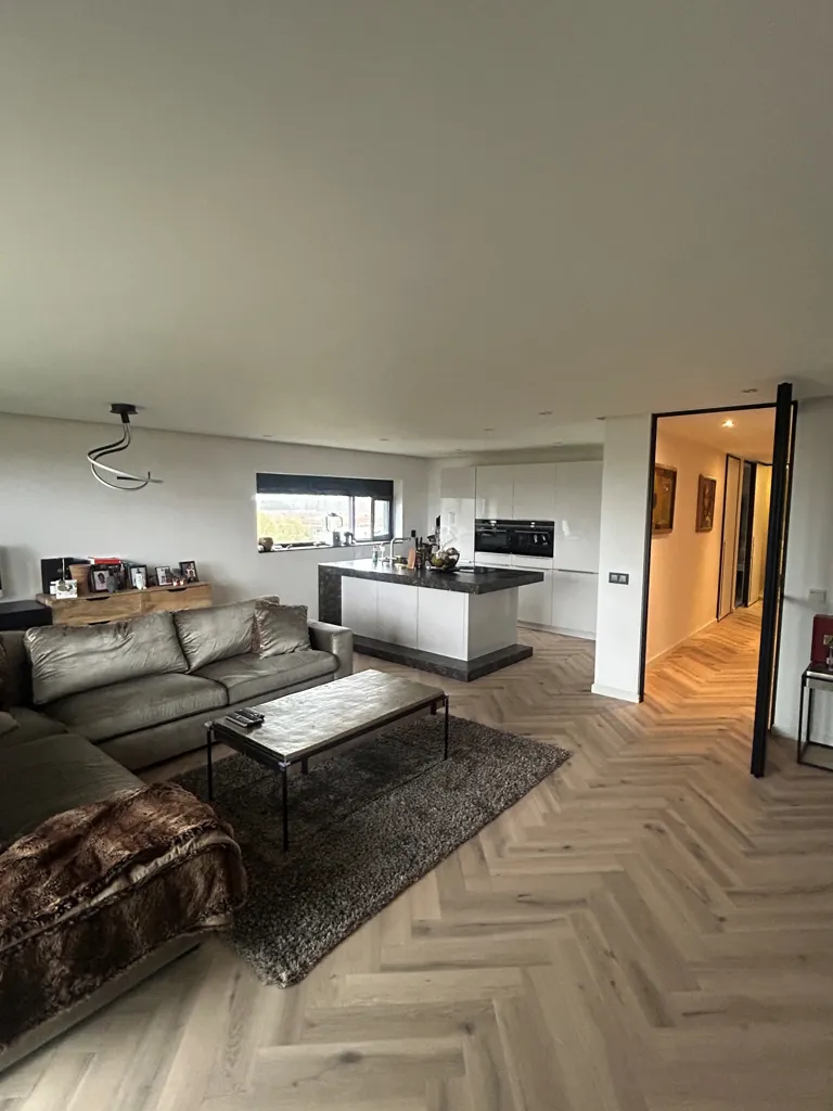 Elutuba - 3-Bedroom Apartment with High Ceilings in Almere