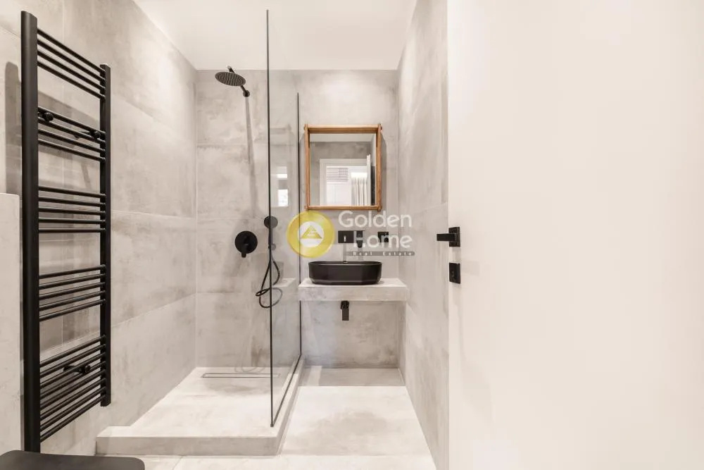 Vannitoad - Modern Apartment with Balcony in Exarcheia