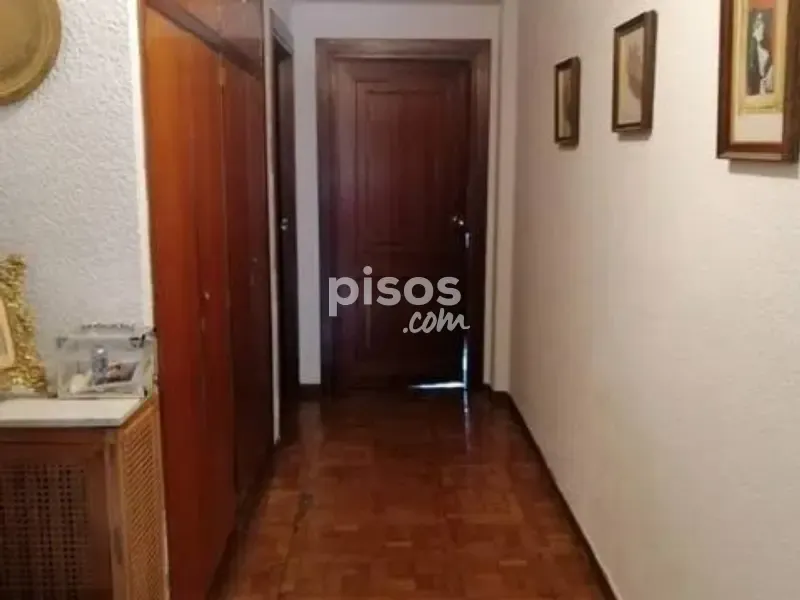 Ingresso - Six-Bedroom Flat with Park View in Albacete Centre