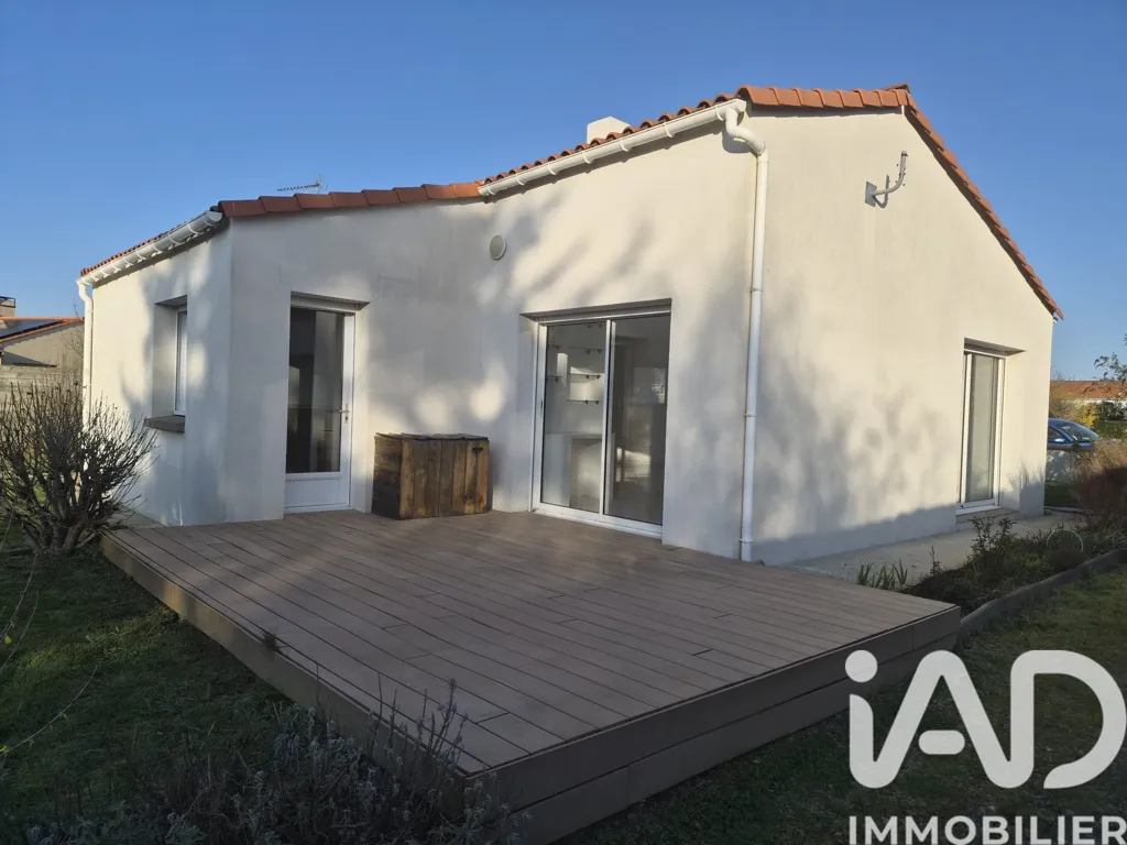 Aed - Traditional House with Garden in Nesmy