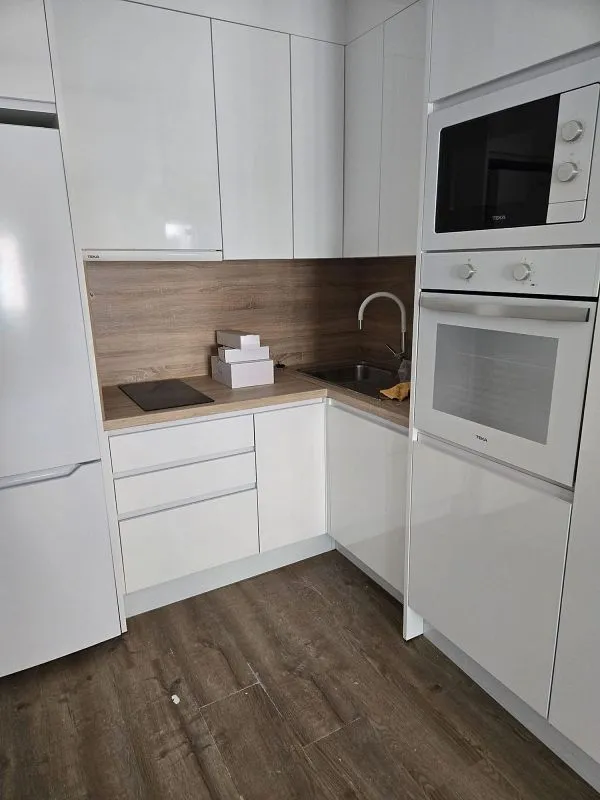Cuisine - 1-Bedroom Flat with Terrace in City Centre