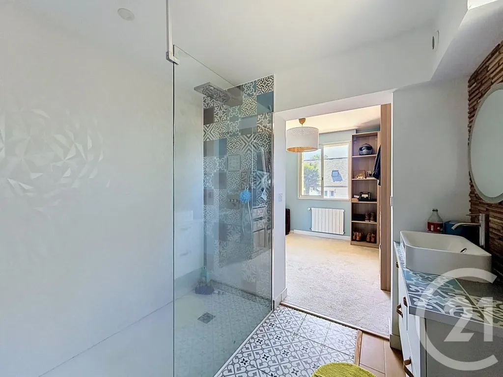 Vannitoad - 9-Piece House with Pool and Spa in Ancenis