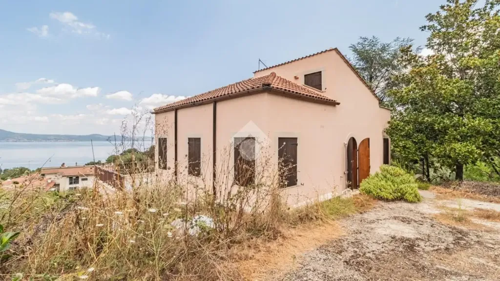 Exterior - Villa with Lake View in Bracciano