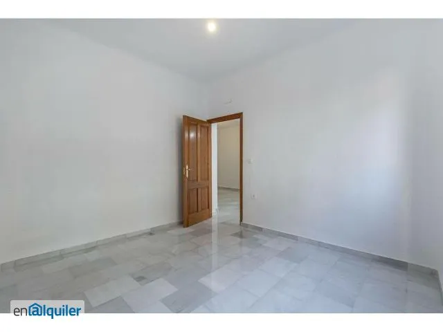 Rooms - Modern Flat with Lift in Granada