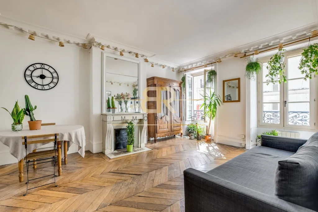 Elutuba - Haussmannian Flat with Charm in Saint-Georges