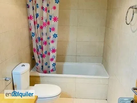 Bathrooms - Spacious Flat with Balcony in Rambla de Ferran, Lleida
