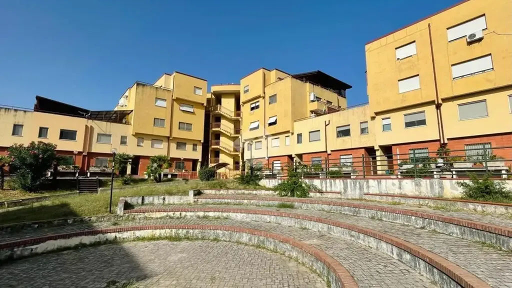 Aed - Apartment with Balcony in Commenda, Rende