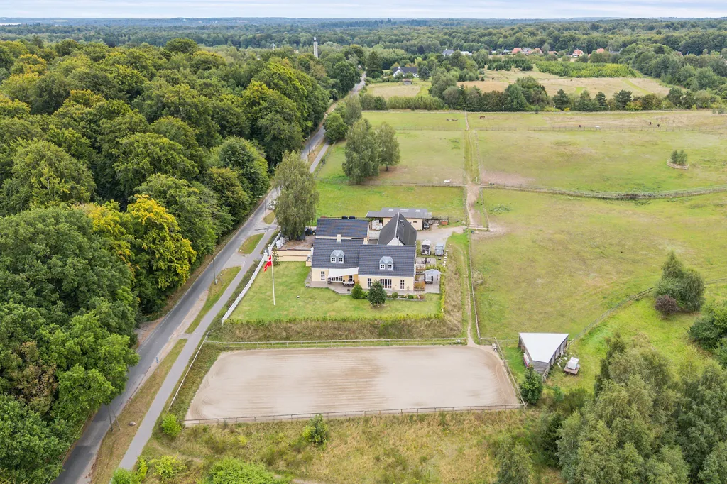 Õhuvaade - Villa with Equestrian Facilities in Hillerød