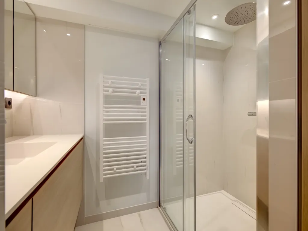 Salles de bain - Loft Rénové avec Vue sur l'Eau à Cannes Montfleury