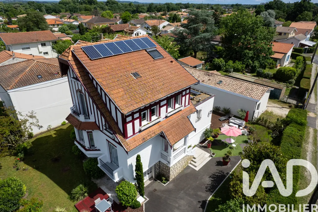Vue aérienne - Maison de Caractère avec Piscine à Villenave-d'Ornon