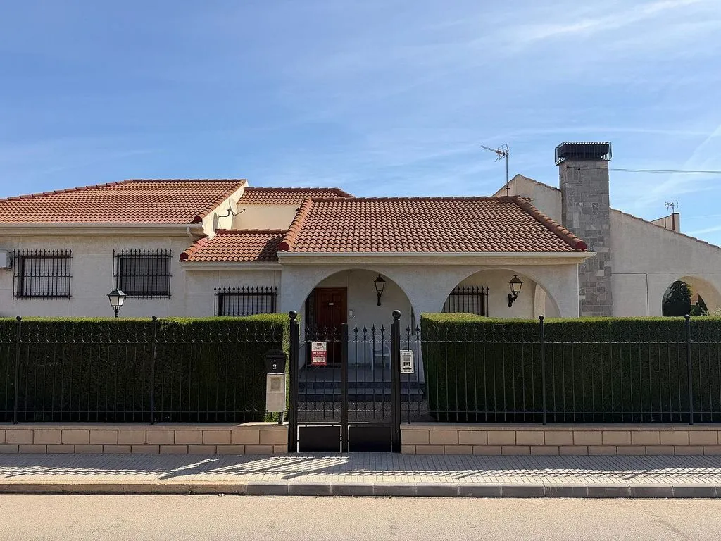 Välivaade - Chalet with Pool and Terrace in La Puebla