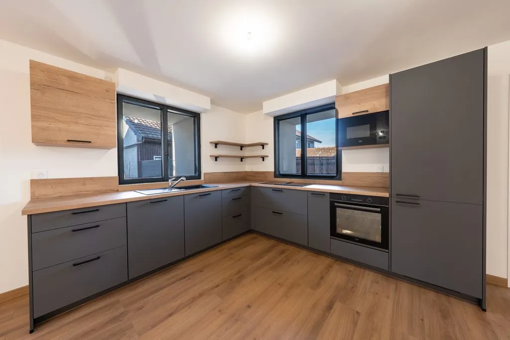 Cuisine - Appartement Luxe avec Jardin à Évian-les-Bains
