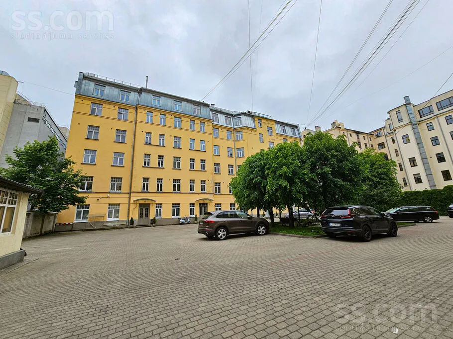 Jardin - 4-Bedroom Flat with Terrace in Riga Centre