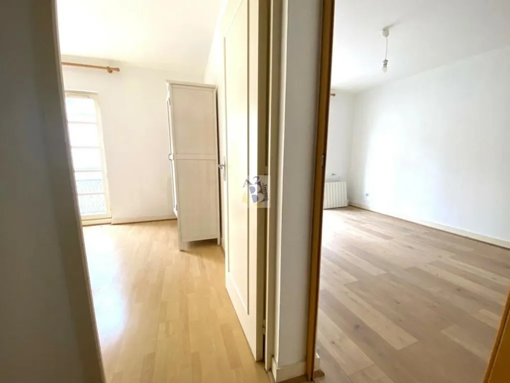 Pièces - Appartement avec Balcons au Centre Historique d'Angoulême
