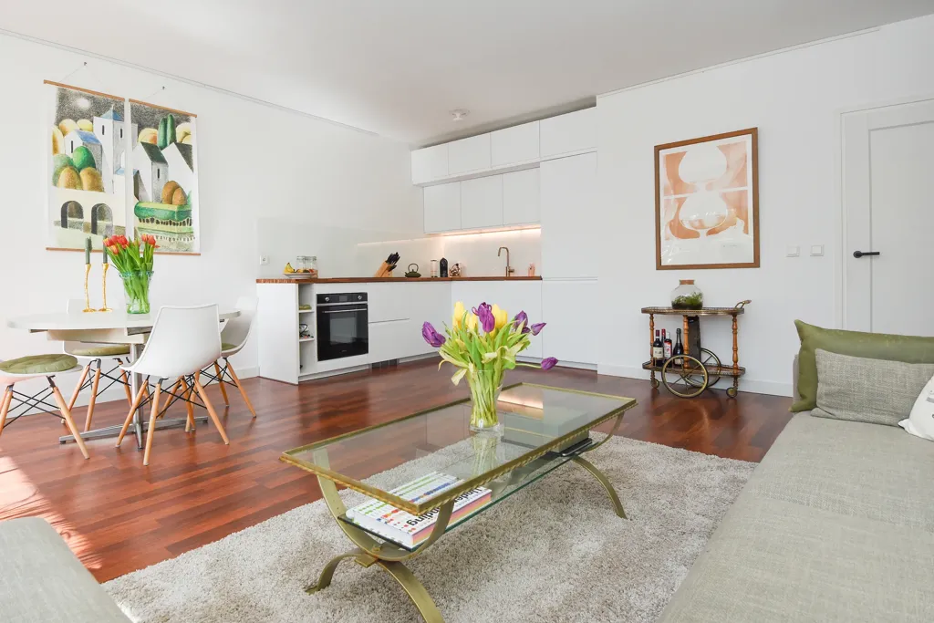 Elutuba - Modernised Flat with Terrace in Essesteijn