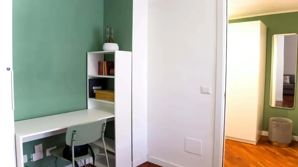 Office - 1-Bed Apartment with Balcony in Milan
