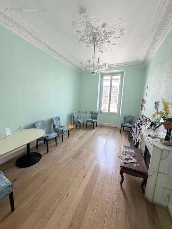 Elutuba - Luxury Apartment with Business Potential in Nice