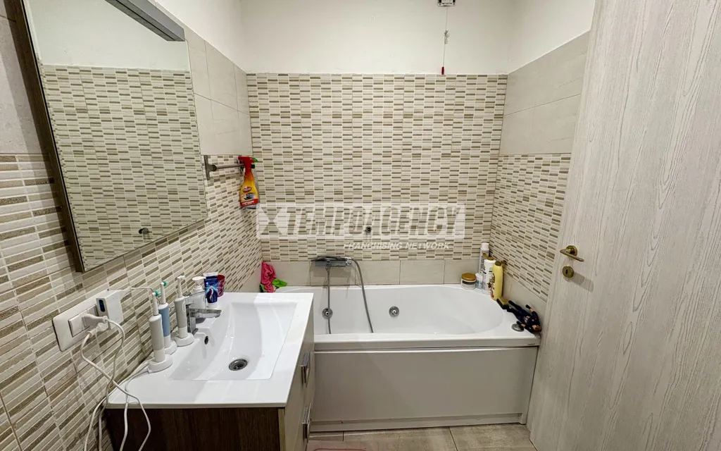 Salles de bain - Rearranged Apartment with Balcony in Pieve Emanuele
