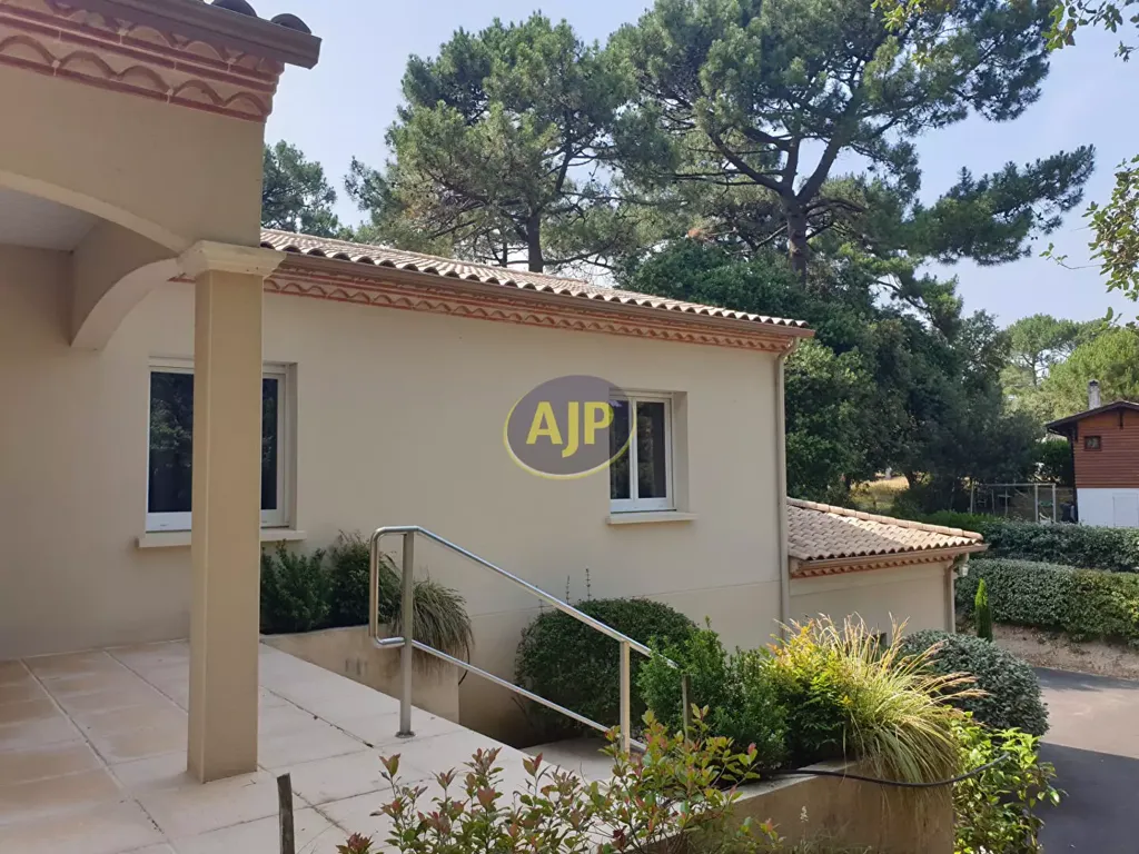 Exterior - Villa with Pool in Soulac-sur-Mer