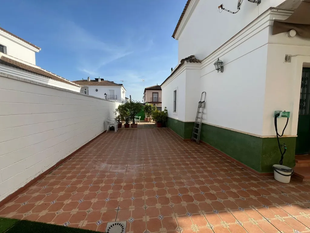 Aed - Corner Chalet with Terrace in Pilas