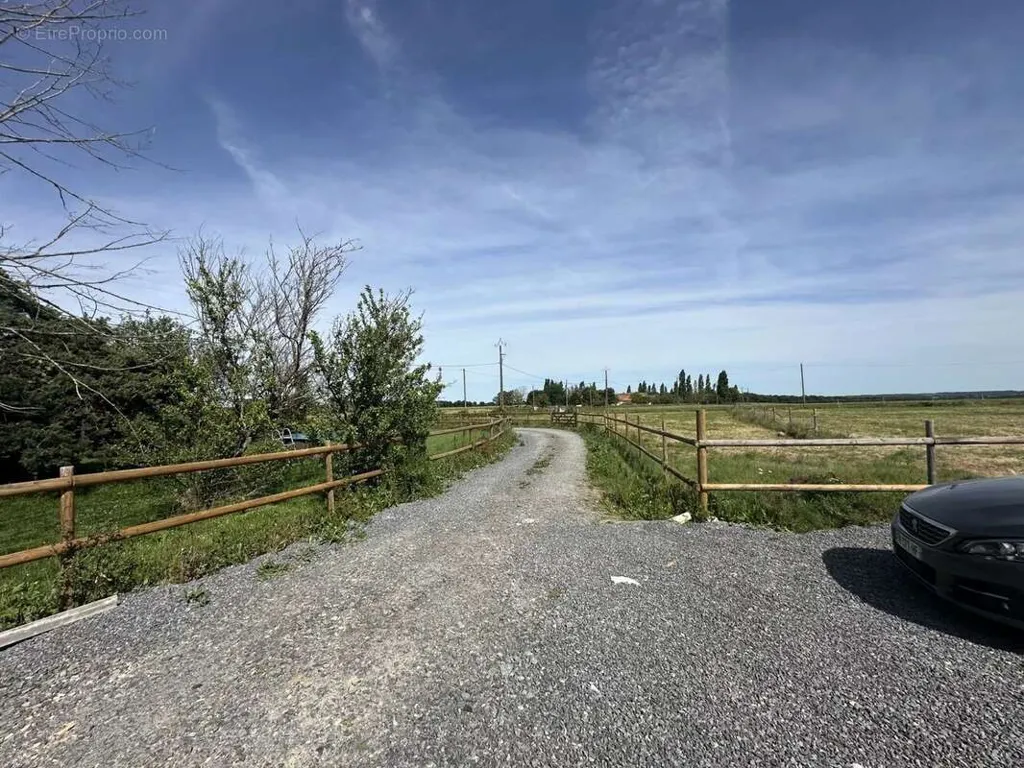 Extérieur - Ferme de Caractère avec Terrain à Chauvigny