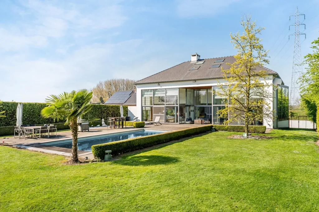 Piscine - Villa Luxueuse avec Piscine à Bilzen
